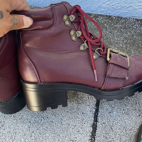 Boots - Picture 4 of 4